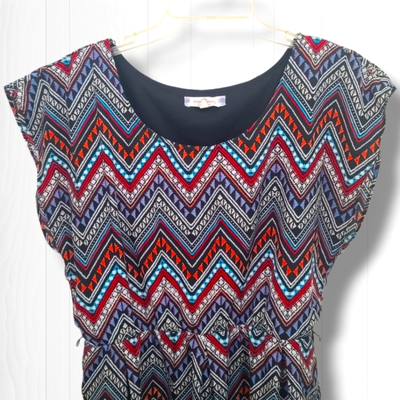 Almost Famous Women's Aztec Chevron Sleeveless Pleated Dress Size Large - Picture 2 of 6
